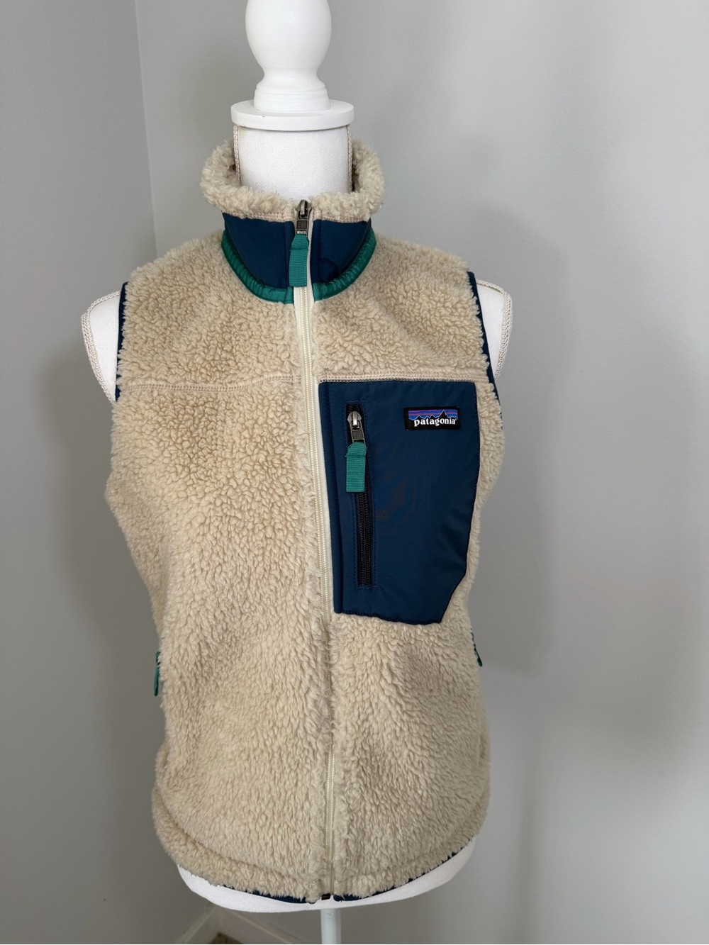 Patagonia Women's Classic Retro-X Fleece Vest Dark Natural Size S
